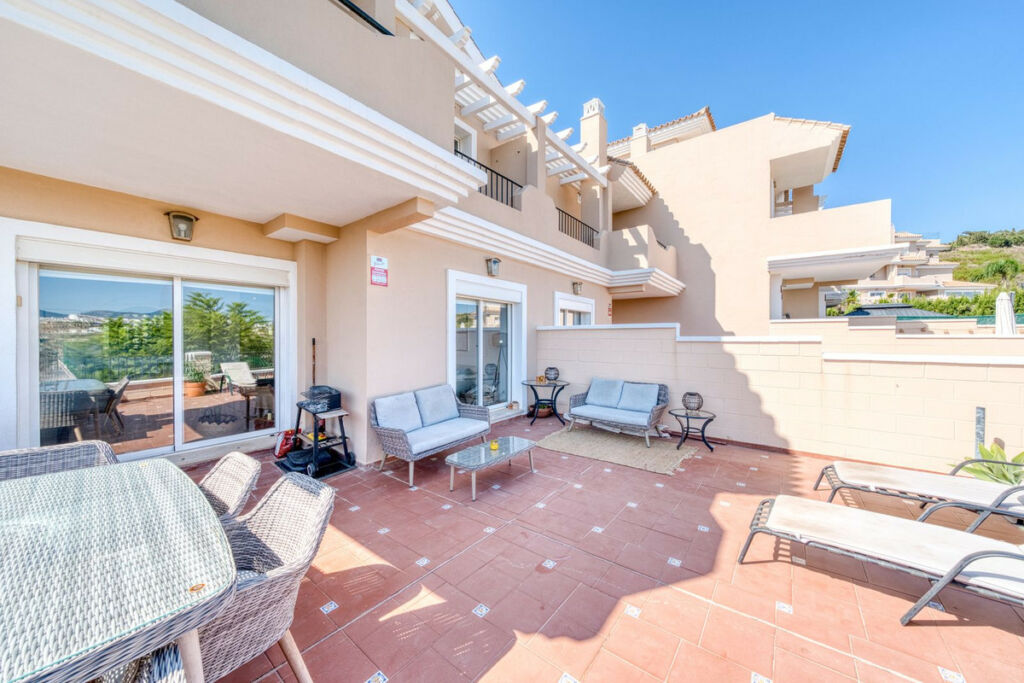 Townhouse La Duquesa Málaga - image 22