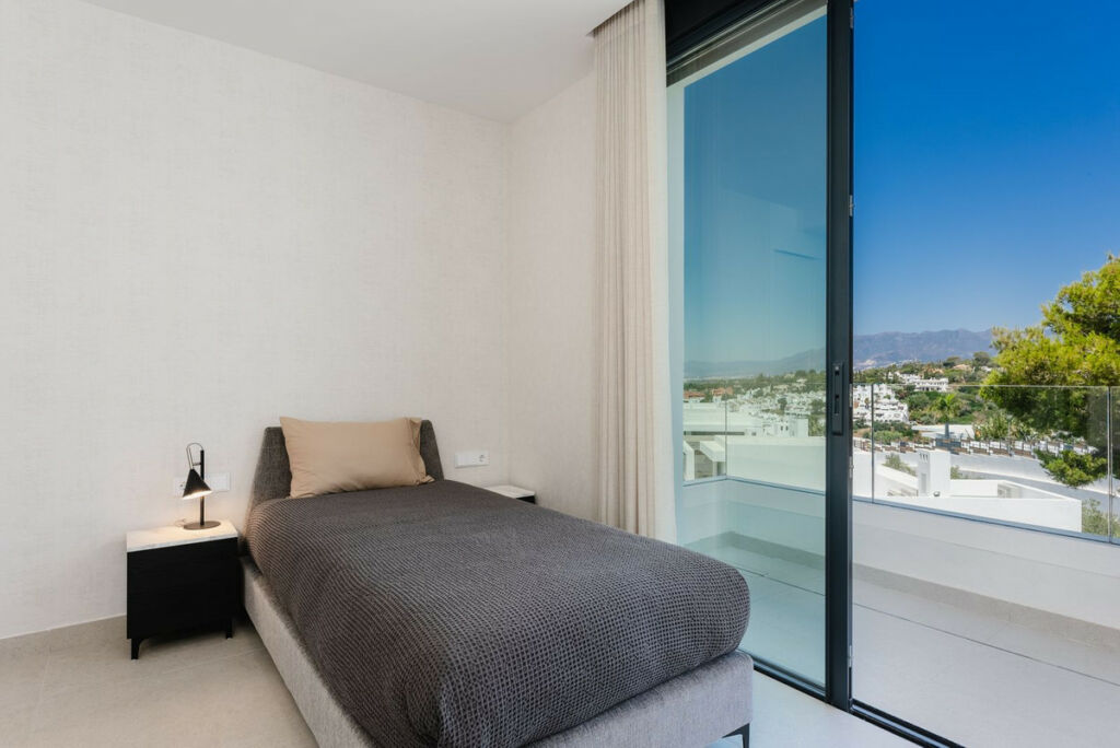 Middle Floor Apartment Cabopino Málaga - image 22