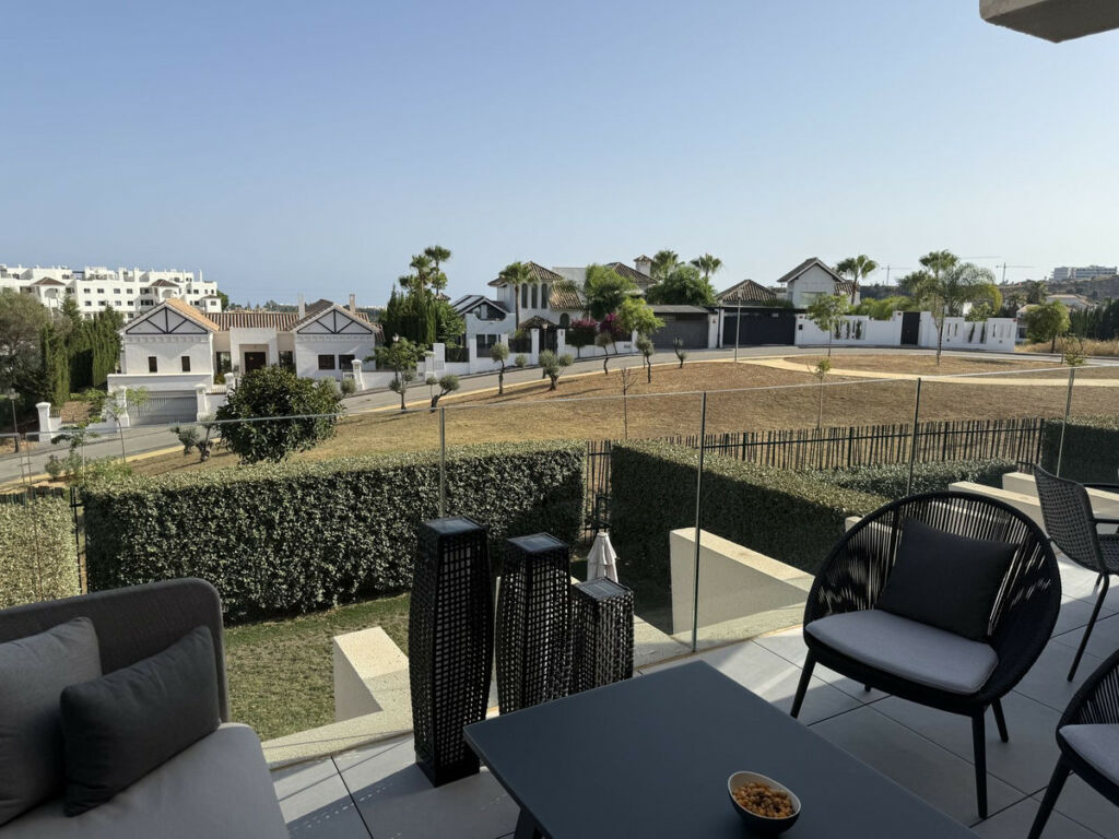 Middle Floor Apartment Estepona Málaga - image 22