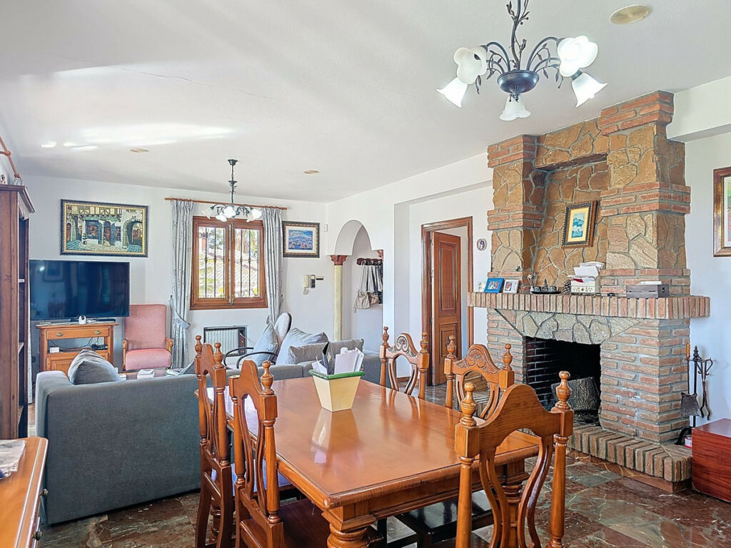 Detached Villa Almayate Málaga - image 22