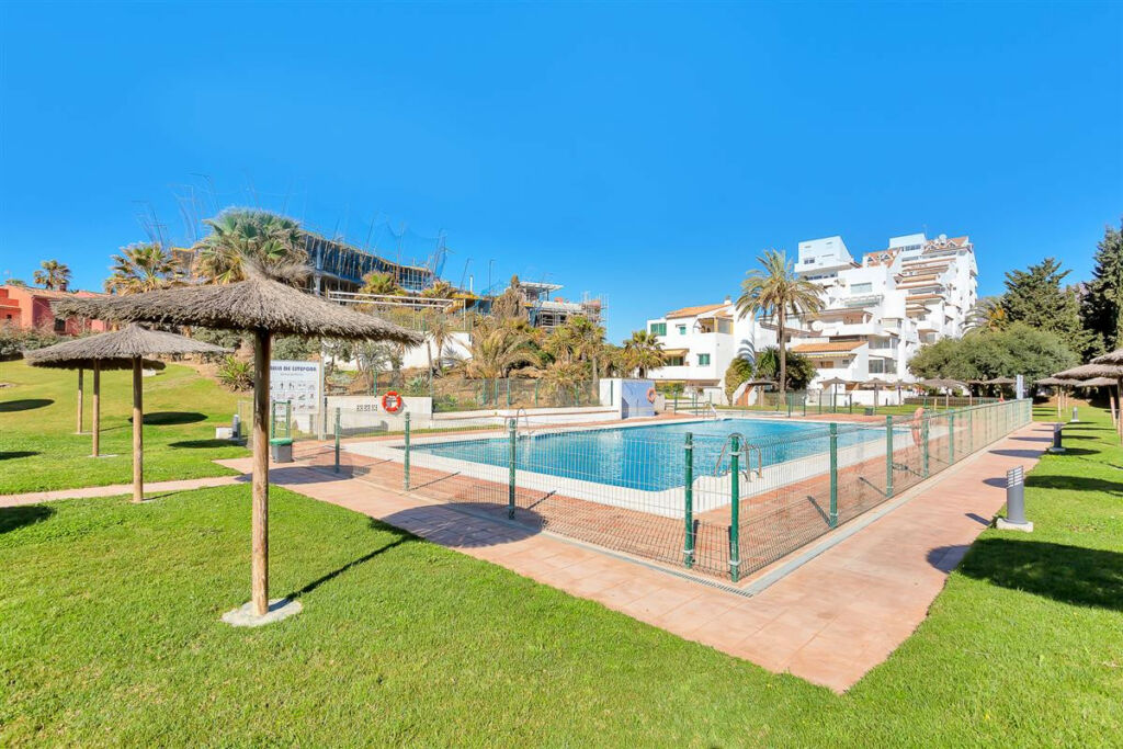 Middle Floor Apartment Estepona Málaga - image 22