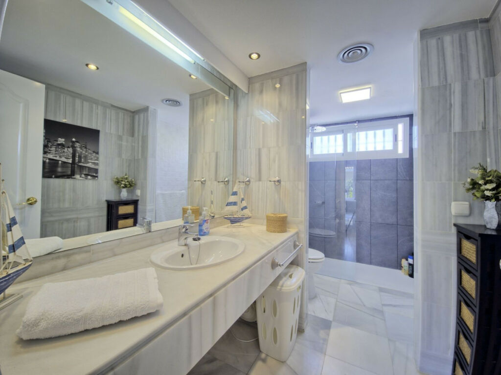 Townhouse Nueva Andalucía Málaga - image 22