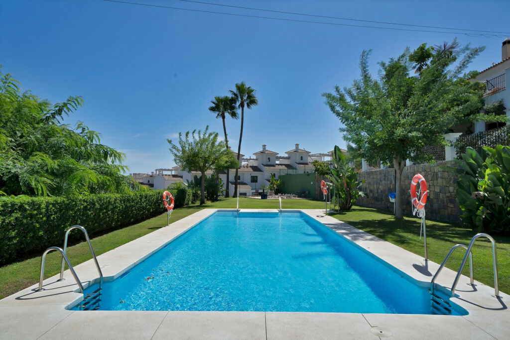 Townhouse El Paraiso Málaga - image 22