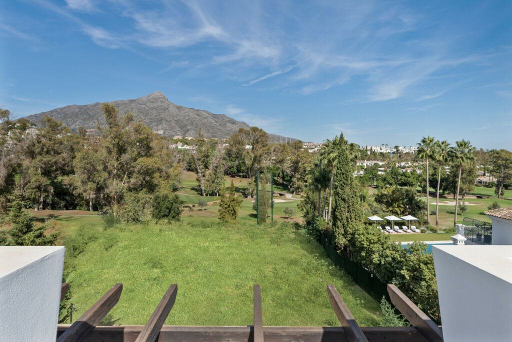 Detached Villa Nueva Andalucía Málaga - image 22
