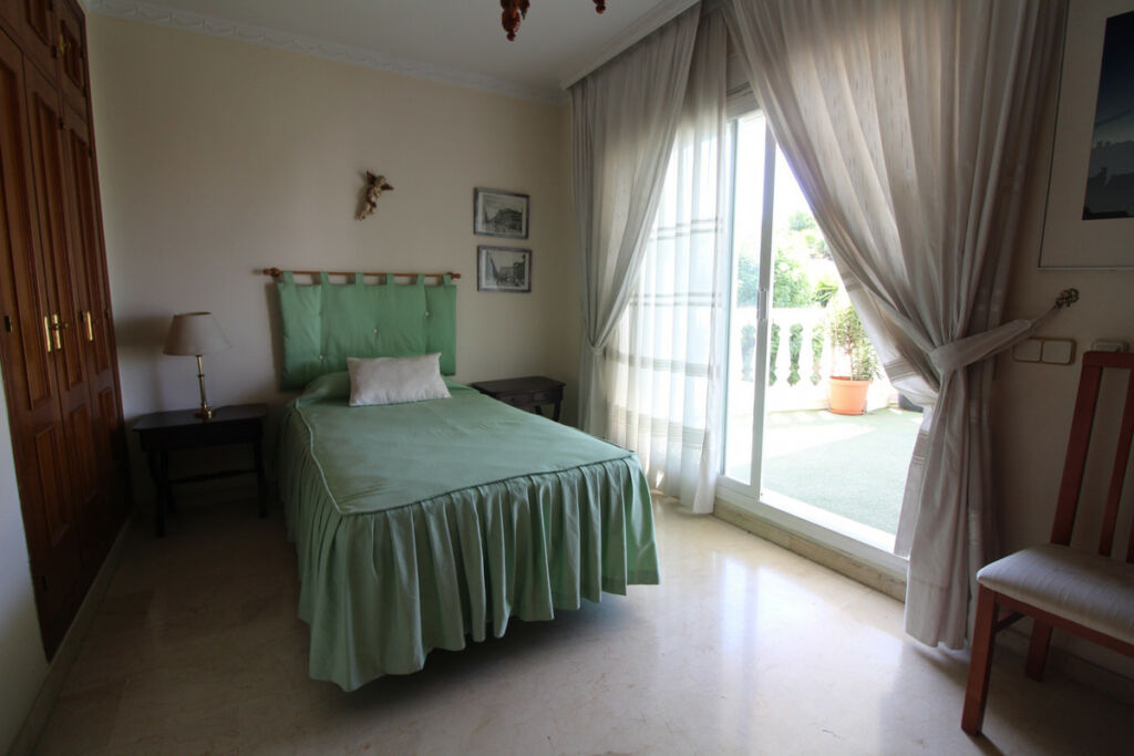 Detached Villa Nueva Andalucía Málaga - image 22