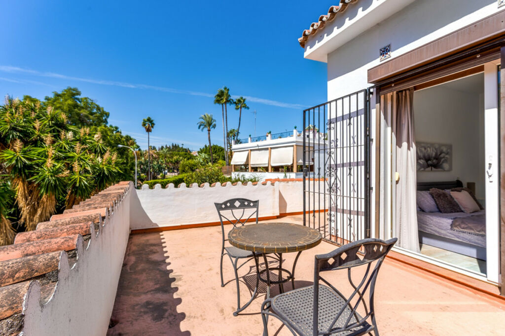 Detached Villa Nueva Andalucía Málaga - image 22