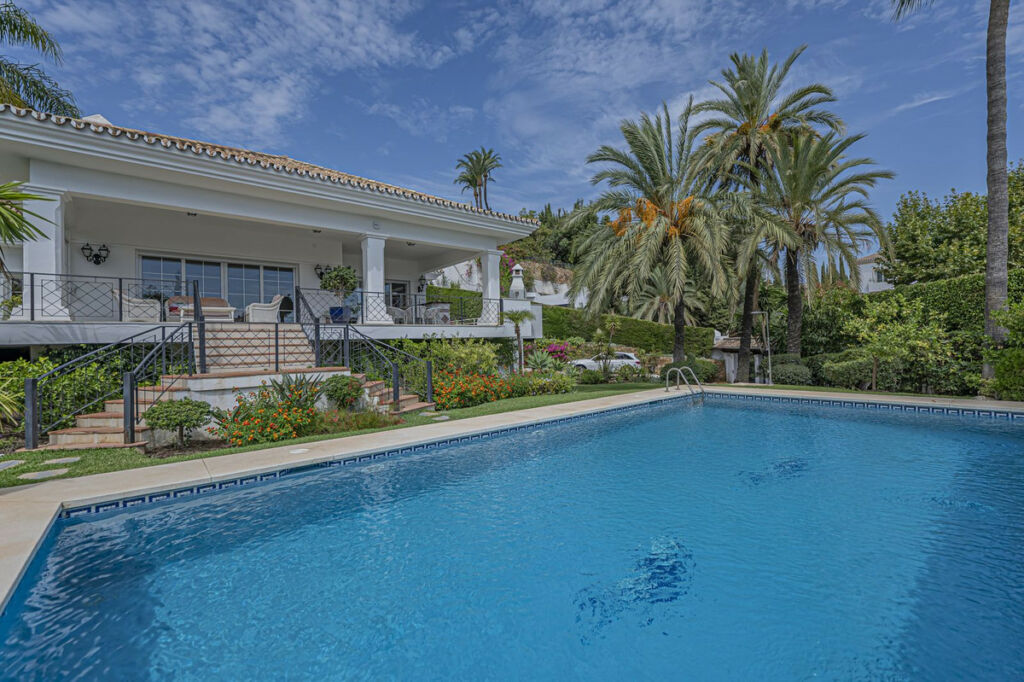 Detached Villa El Paraiso Málaga - image 22