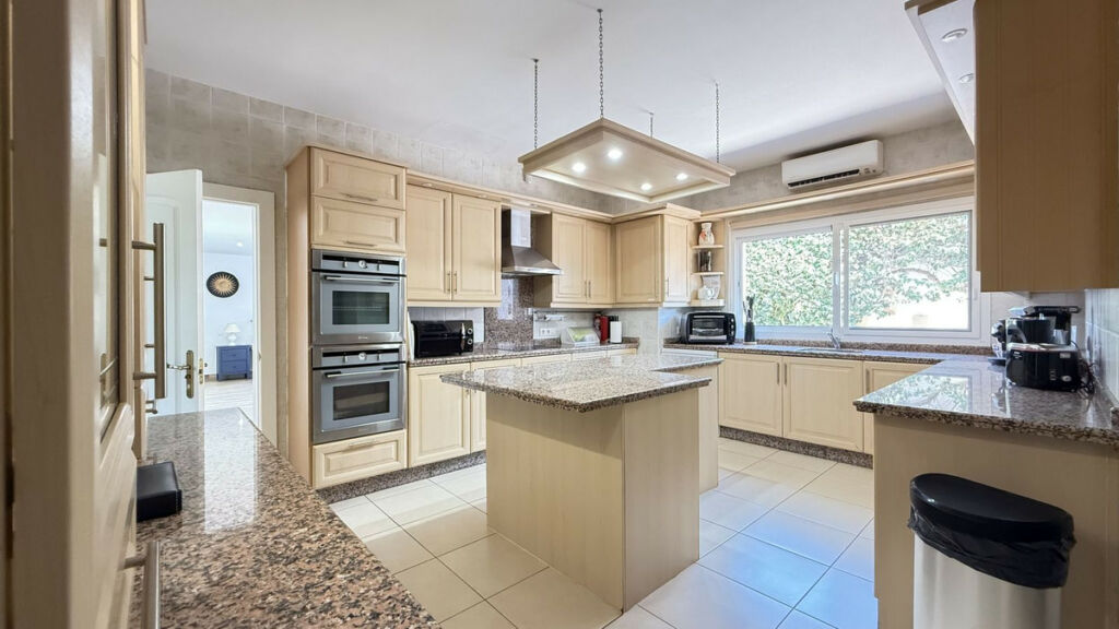 Detached Villa Calahonda Málaga - image 22