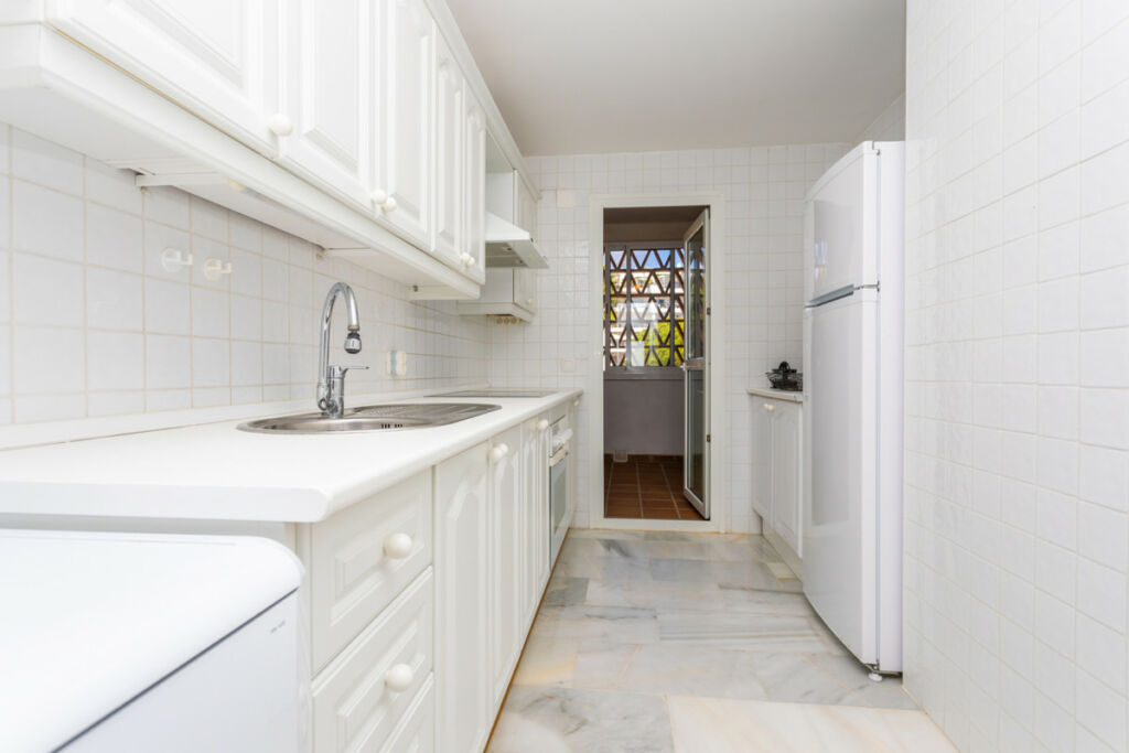 Middle Floor Apartment Calahonda Málaga - image 22