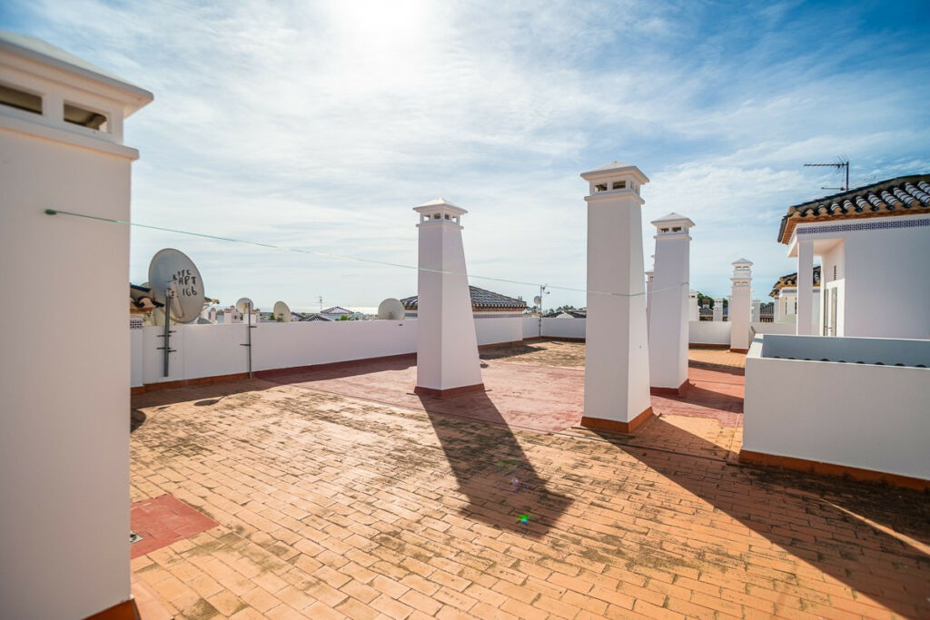 Middle Floor Apartment Villamartin Alicante - image 22