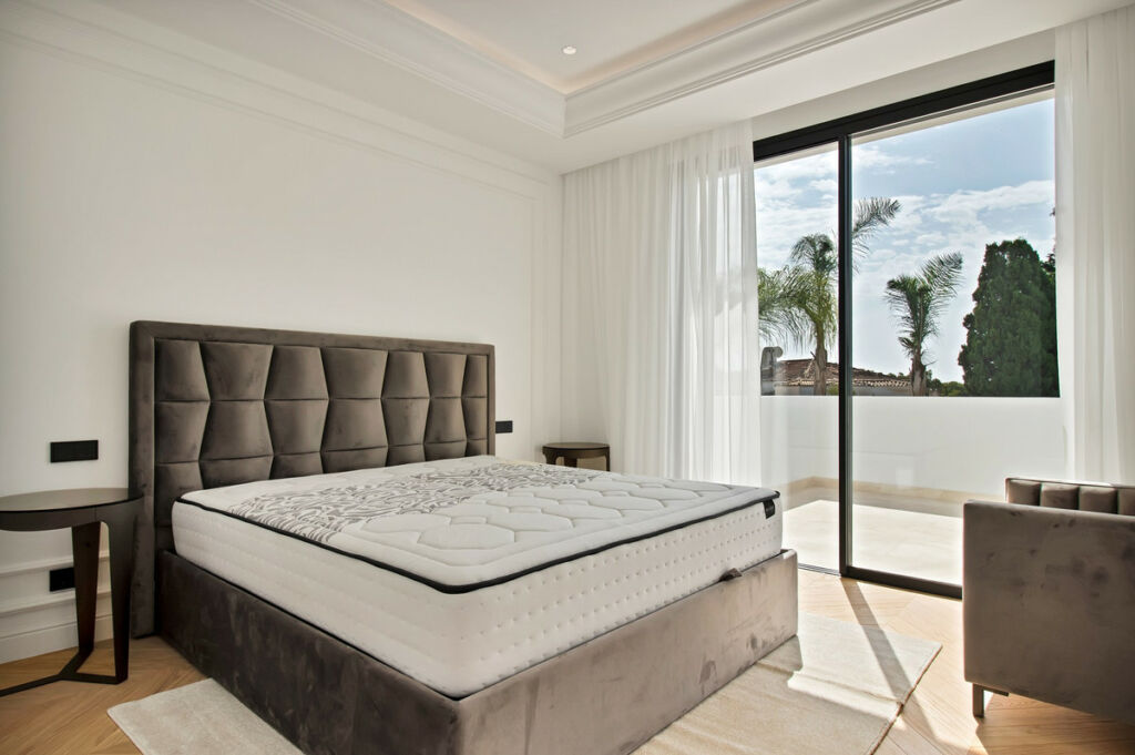 Detached Villa The Golden Mile Málaga - image 22