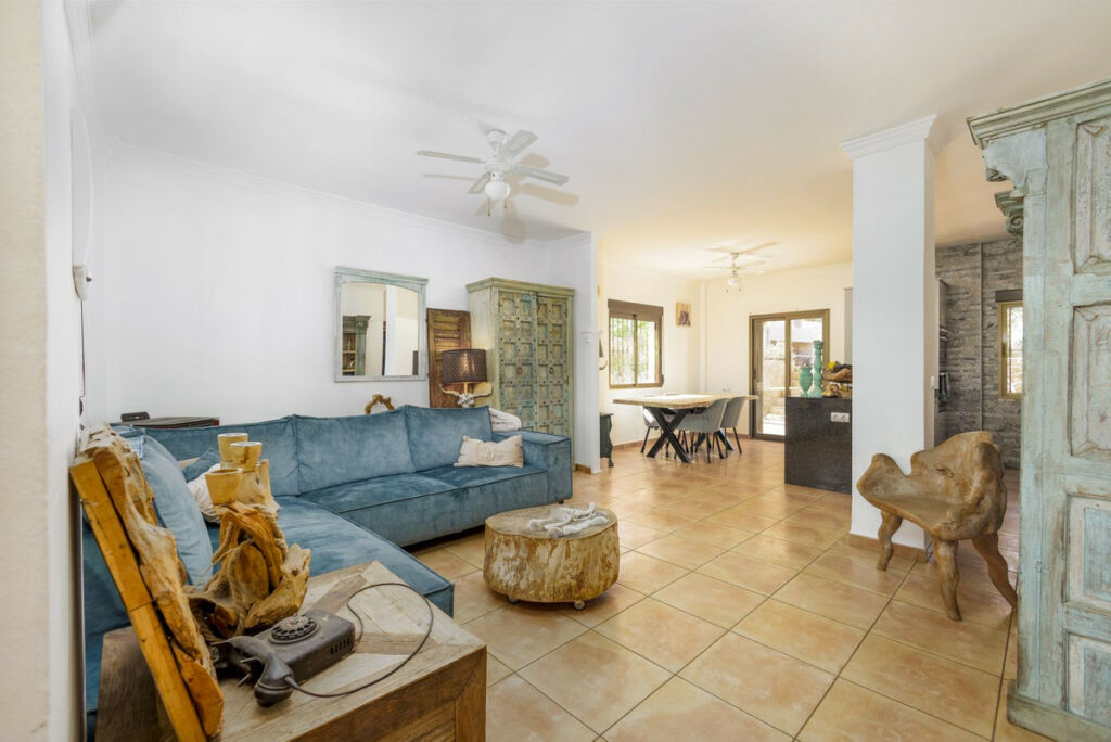 Detached Villa Riogordo Málaga - image 22