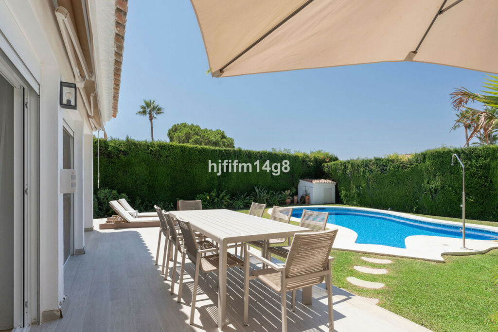 Detached Villa Nueva Andalucía Málaga - image 22