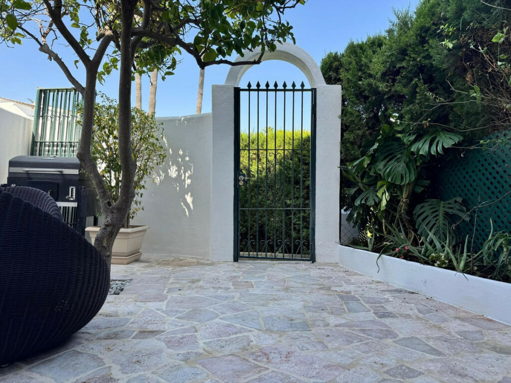 Townhouse Atalaya Málaga - image 22