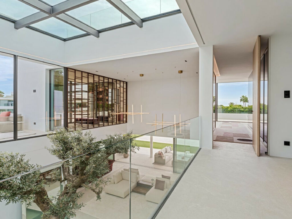 Detached Villa The Golden Mile Málaga - image 22