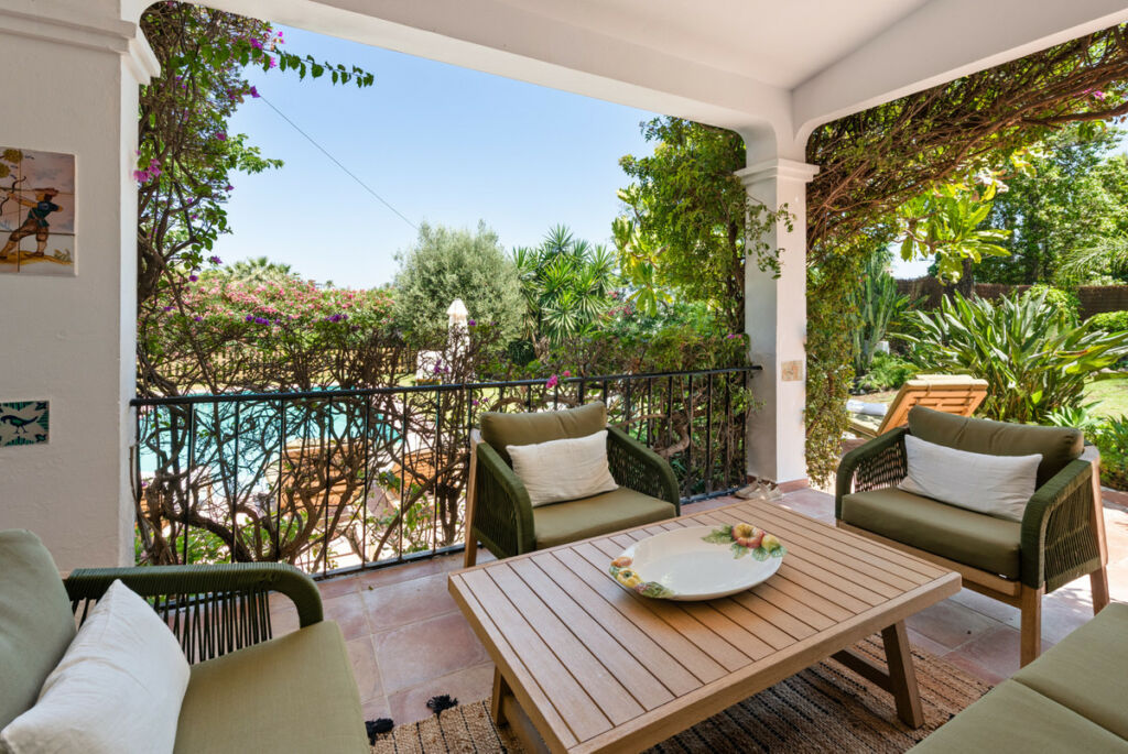 Detached Villa Nueva Andalucía Málaga - image 22