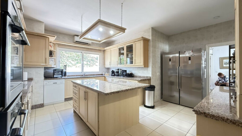 Detached Villa Calahonda Málaga - image 23