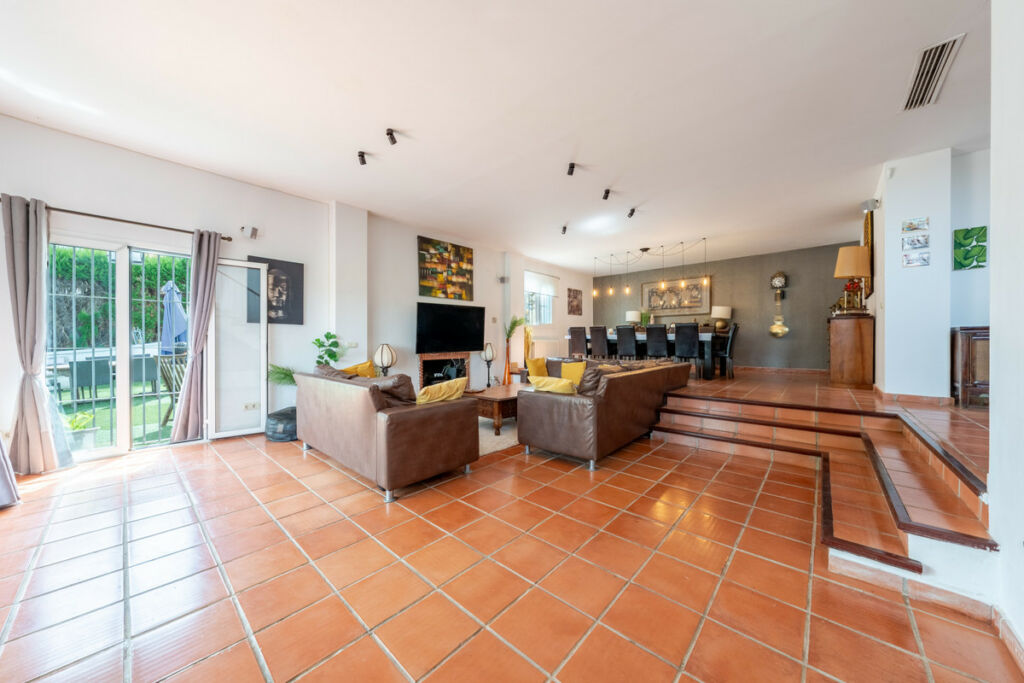 Detached Villa Sotogrande Alto Cádiz - image 23