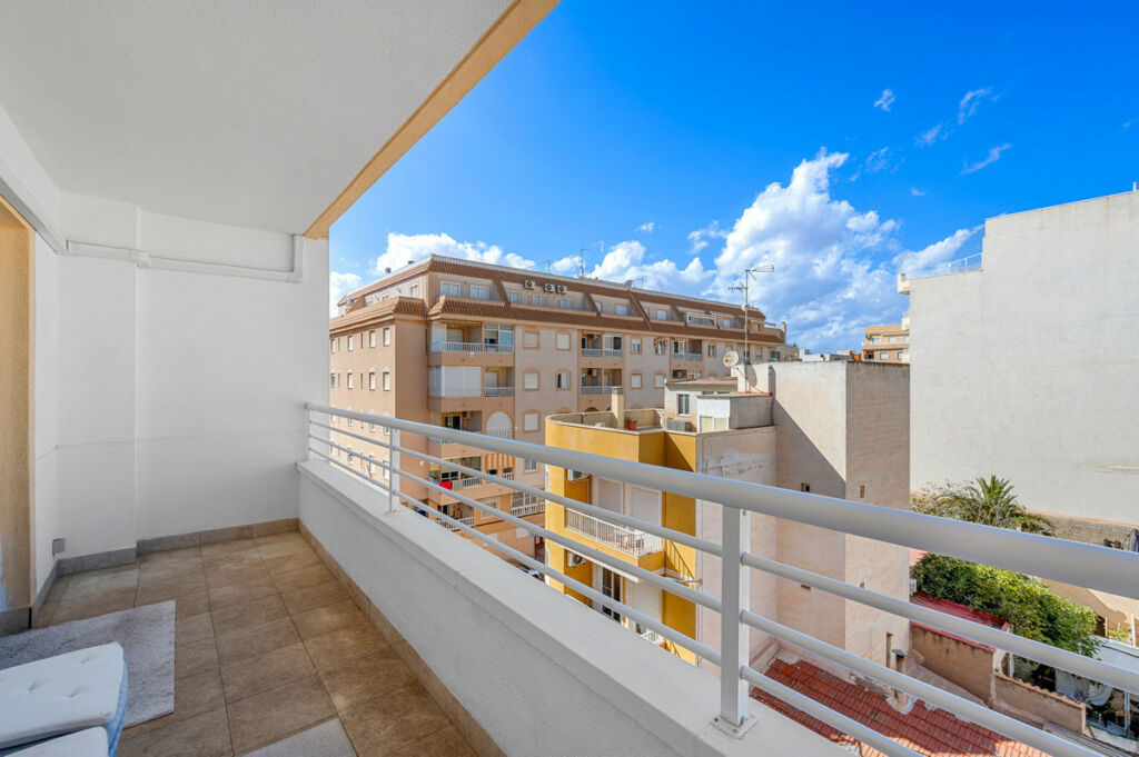 Middle Floor Apartment Torrevieja Alicante - image 23