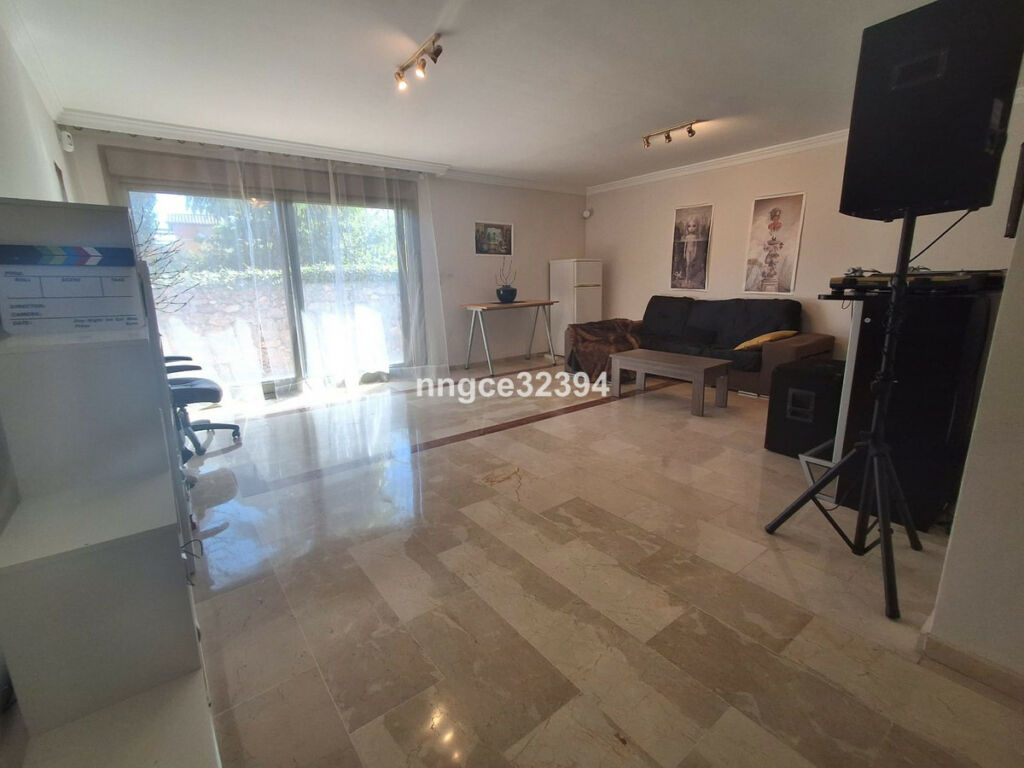 Townhouse Nagüeles Málaga - image 23