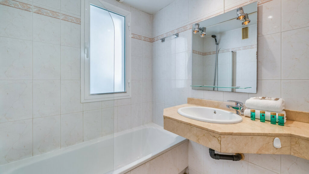 Middle Floor Apartment Puerto Banús Málaga - image 23