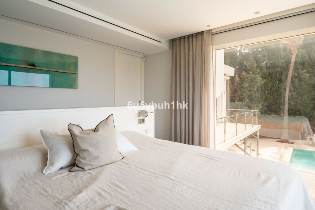 Detached Villa Nueva Andalucía Málaga - image 23