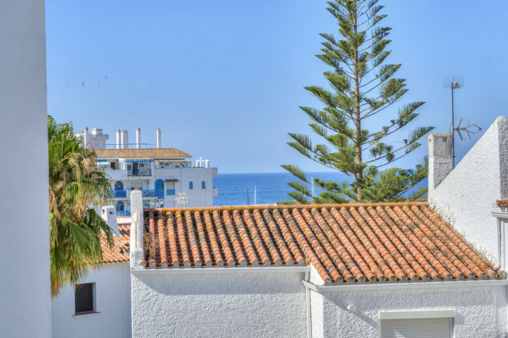 Middle Floor Apartment Estepona Málaga - image 23