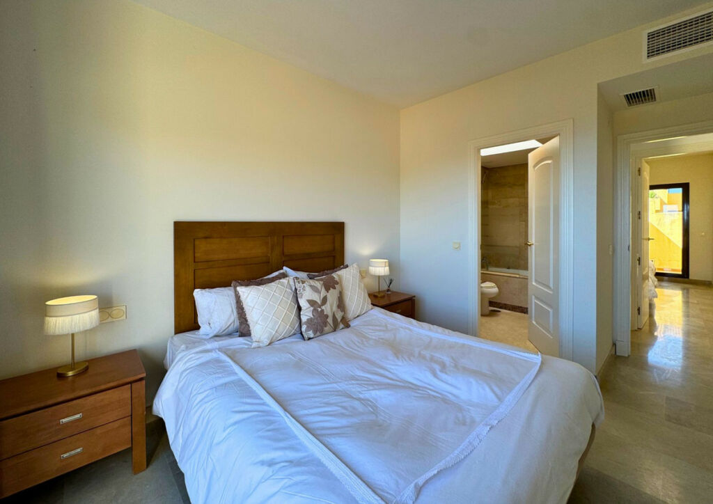Penthouse La Duquesa Málaga - image 23