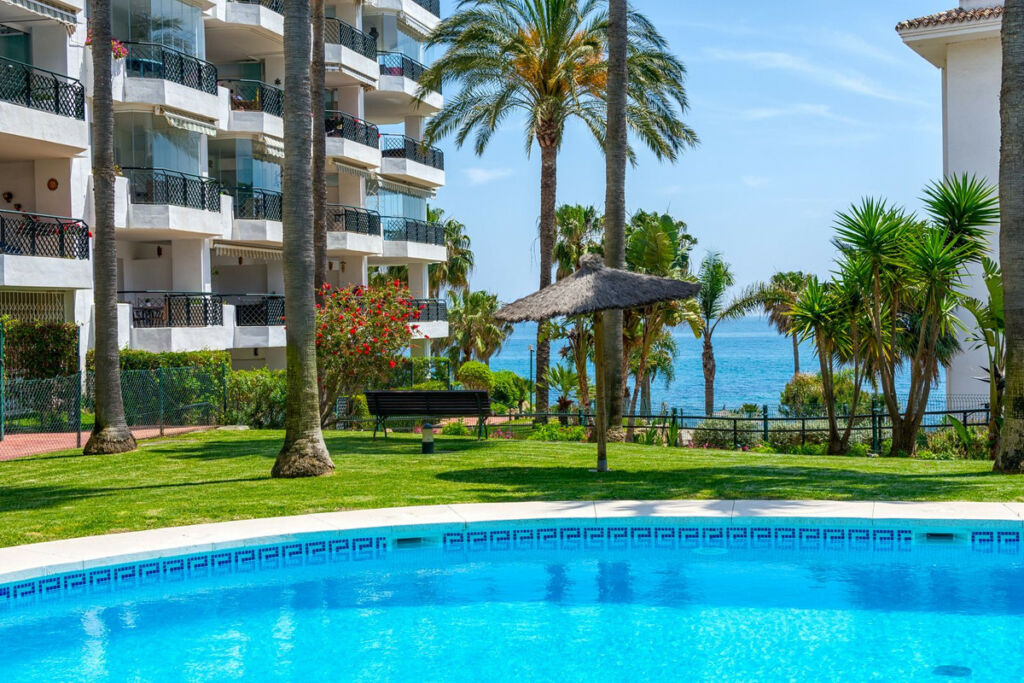 Middle Floor Apartment Calahonda Málaga - image 23