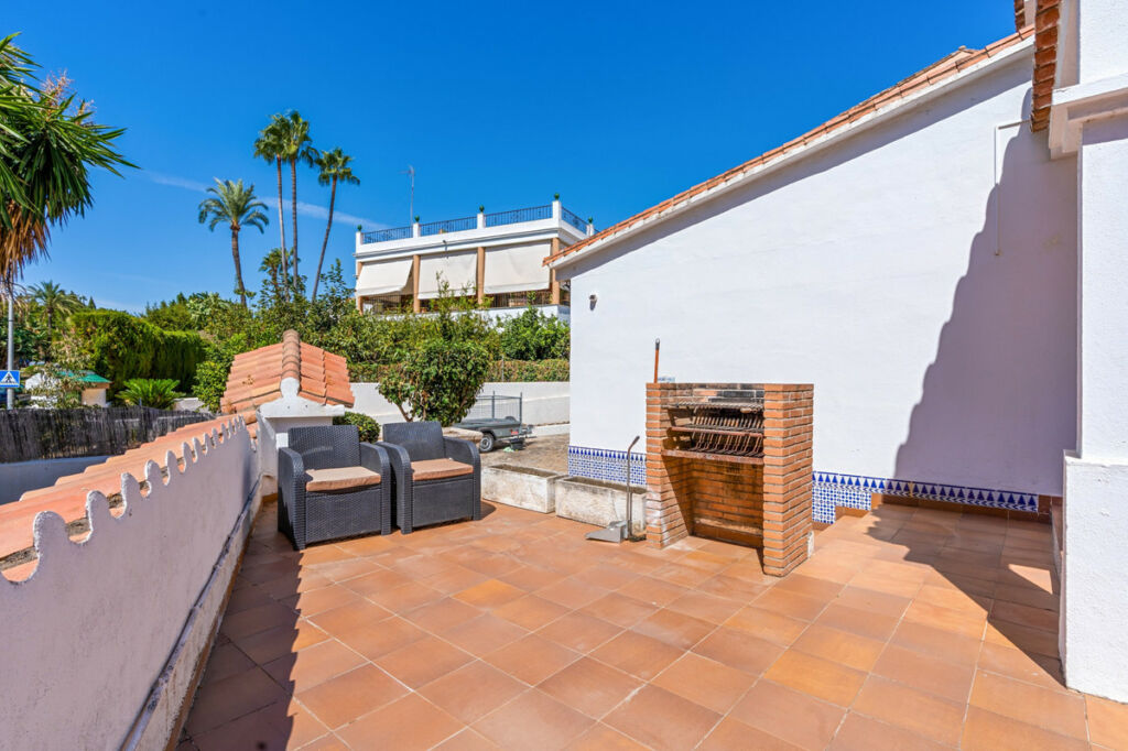 Detached Villa Nueva Andalucía Málaga - image 23