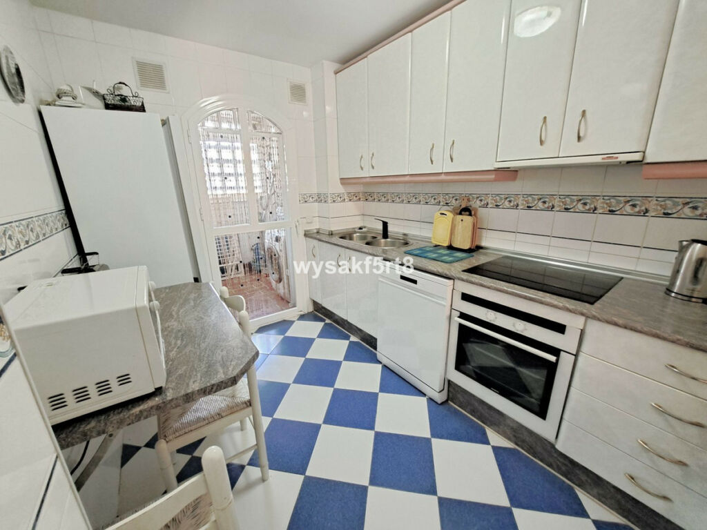 Middle Floor Apartment La Duquesa Málaga - image 23