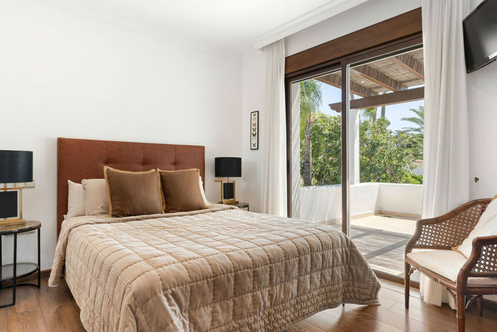 Detached Villa San Pedro de Alcántara Málaga - image 23