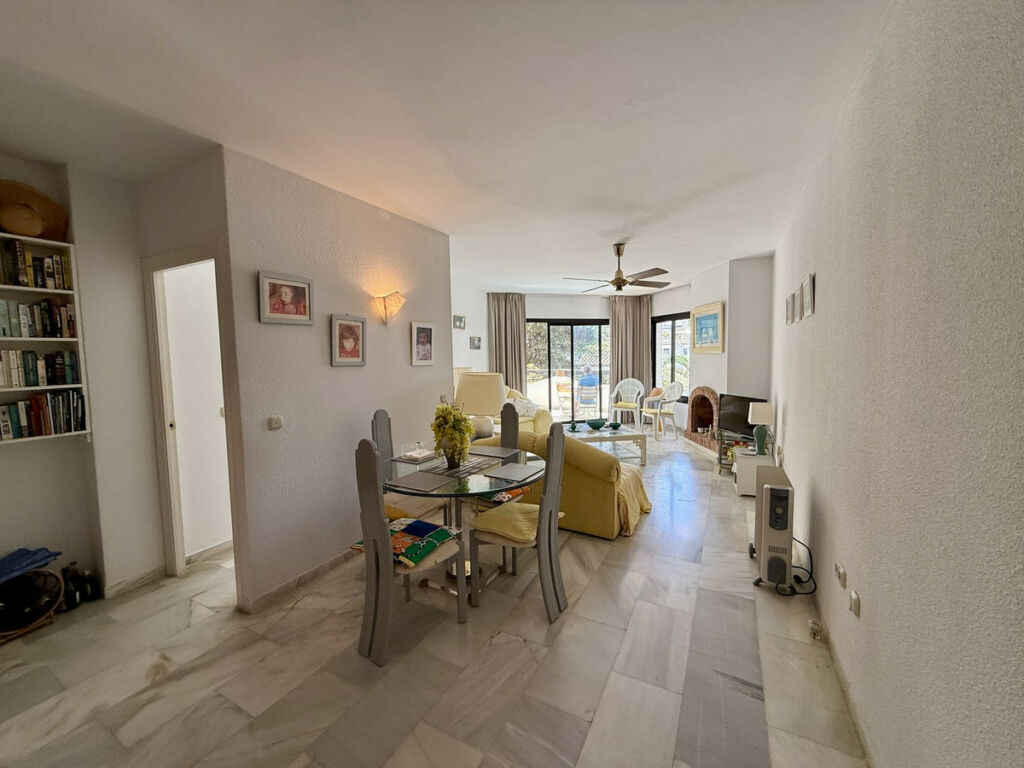 Middle Floor Apartment Calahonda Málaga - image 23
