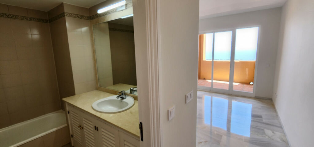 Middle Floor Apartment Calahonda Málaga - image 23