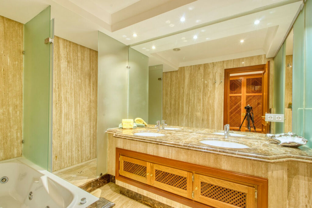 Middle Floor Apartment Estepona Málaga - image 23