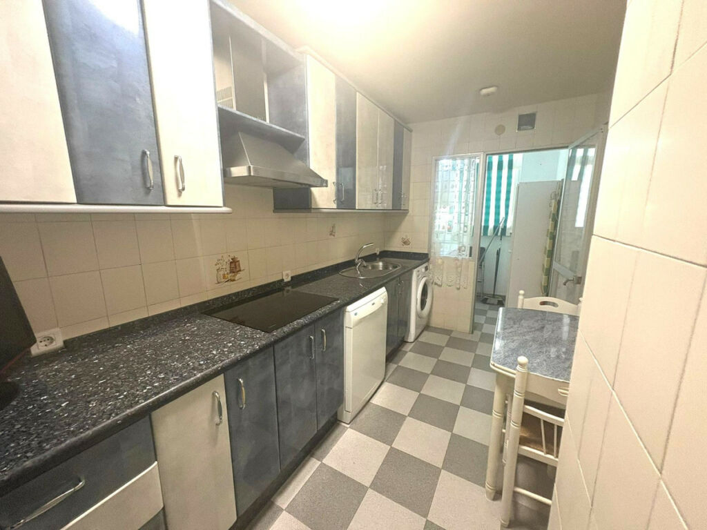 Middle Floor Apartment Benalmadena Málaga - image 23