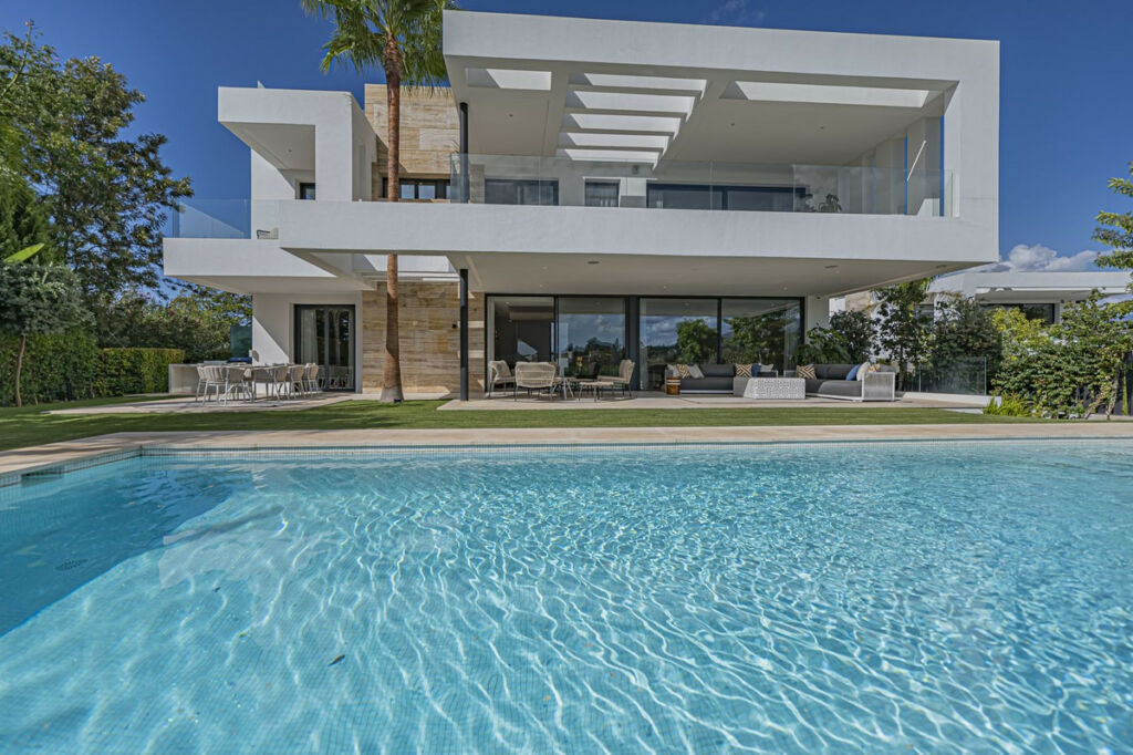 Detached Villa The Golden Mile Málaga - image 23