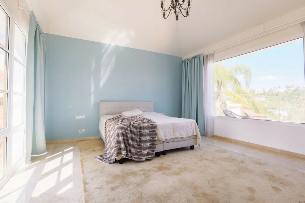 Detached Villa Estepona Málaga - image 23