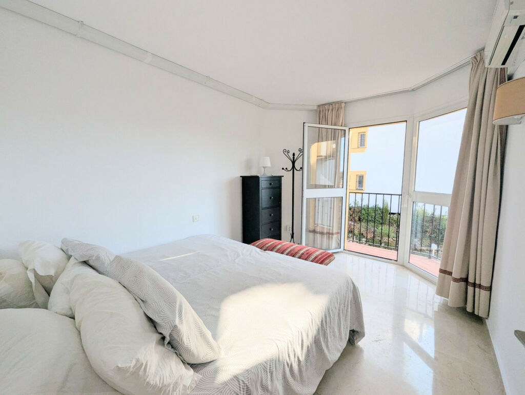 Penthouse Calahonda Málaga - image 26
