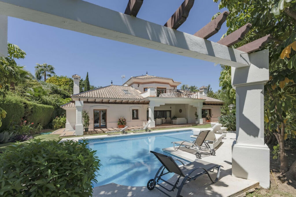 Detached Villa Nueva Andalucía Málaga - image 23