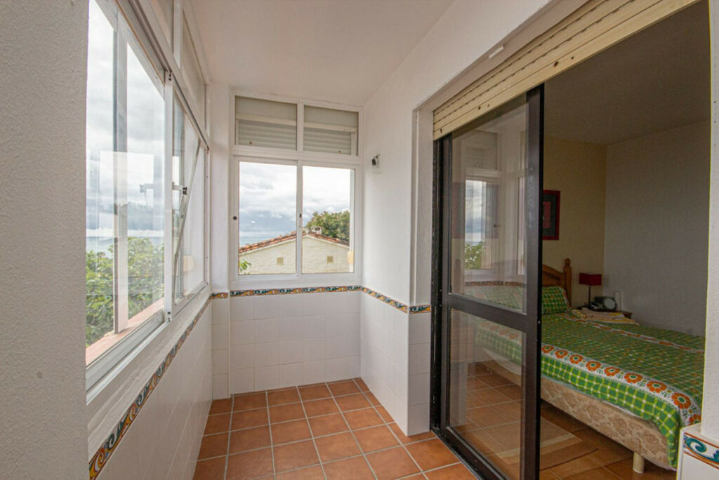 Detached Villa Estepona Málaga - image 23