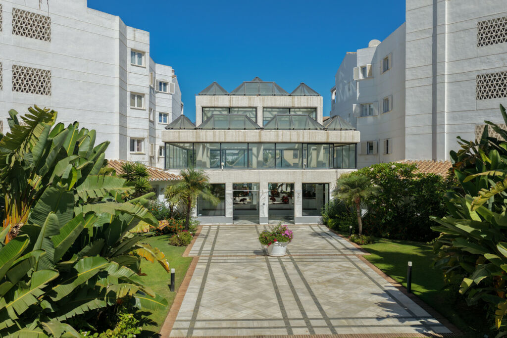 Middle Floor Apartment Puerto Banús Málaga - image 23