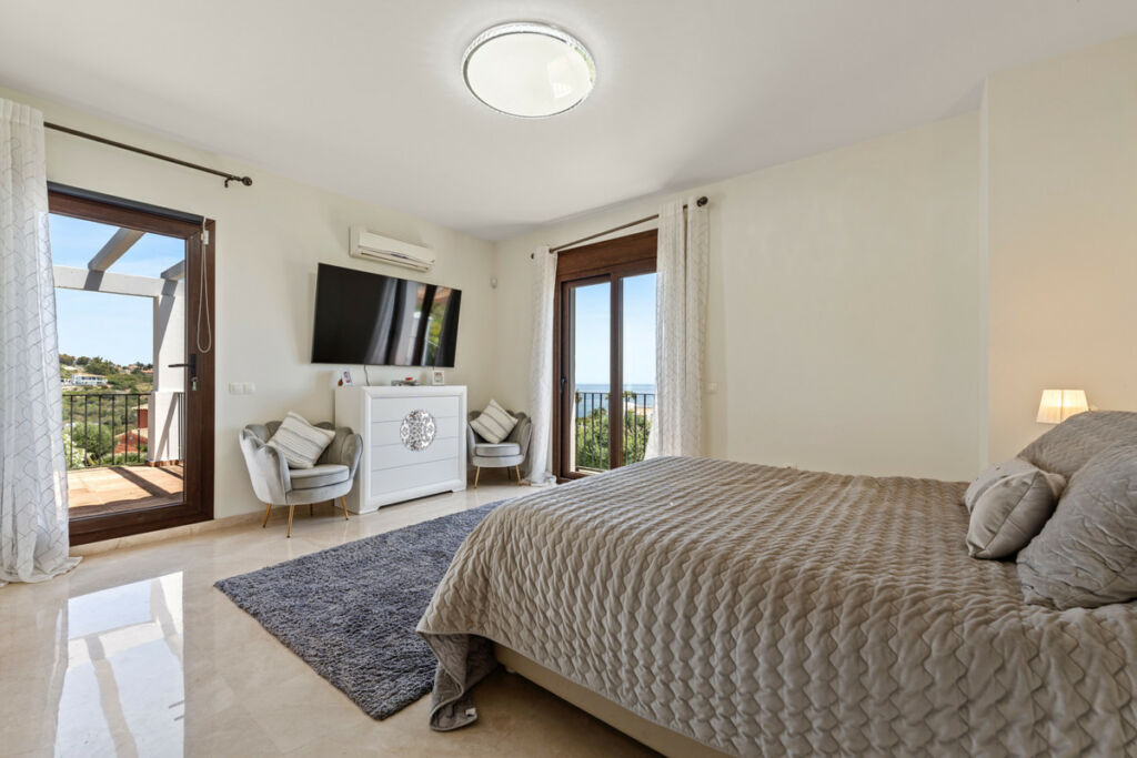 Detached Villa Sotogrande Cádiz - image 23