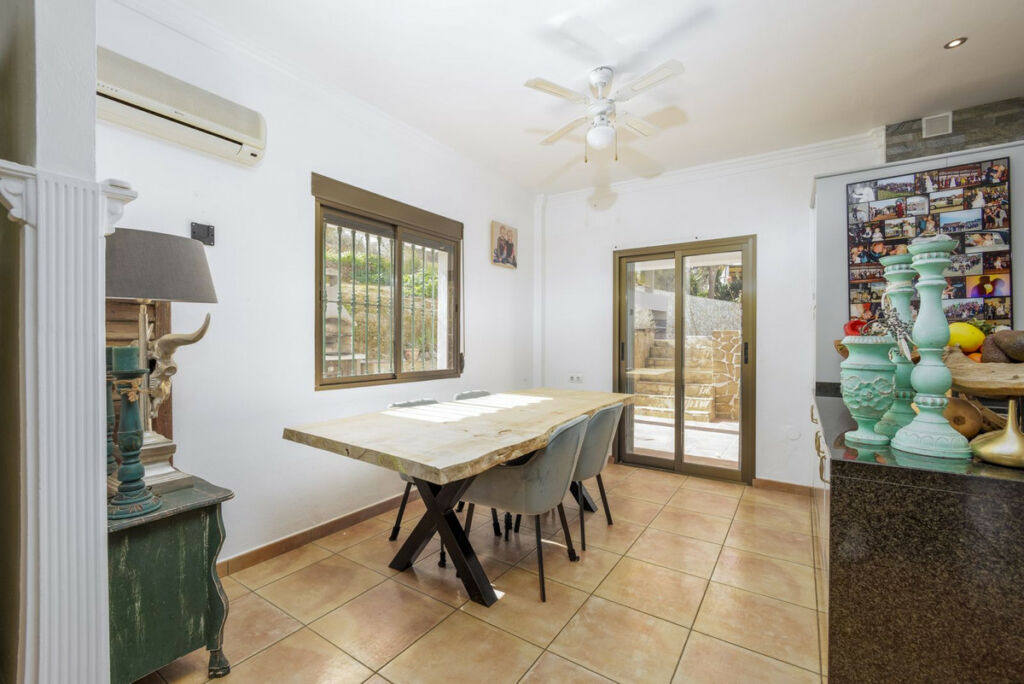 Detached Villa Riogordo Málaga - image 23