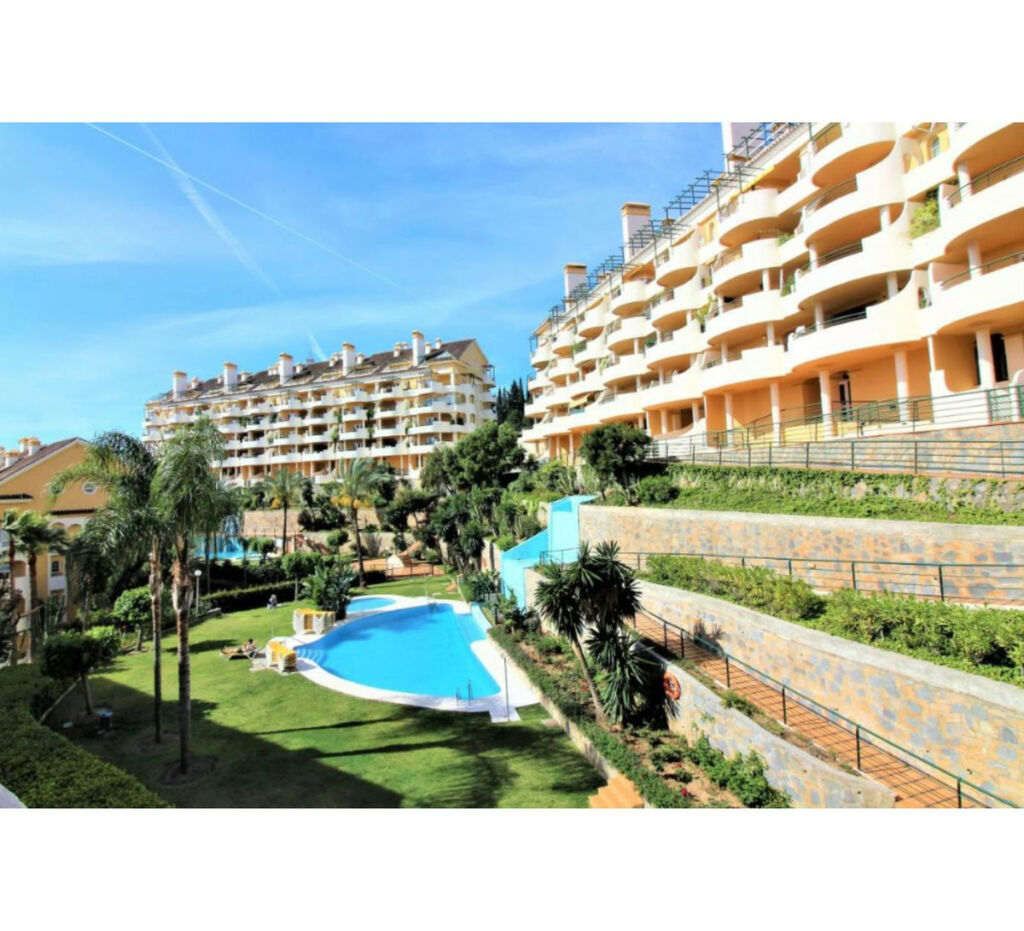 Middle Floor Apartment Nueva Andalucía Málaga - image 23