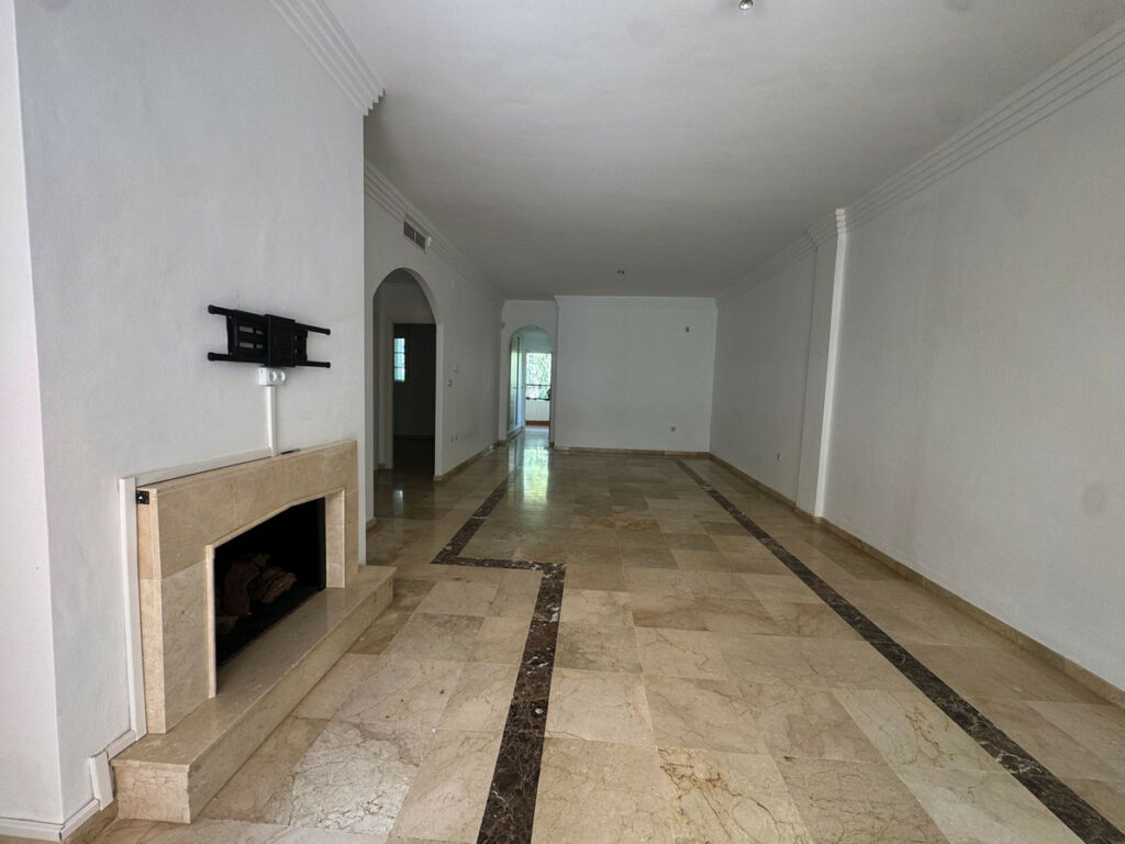 Middle Floor Apartment Las Brisas Málaga - image 23