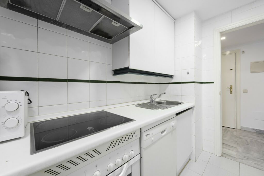 Middle Floor Apartment Nueva Andalucía Málaga - image 23