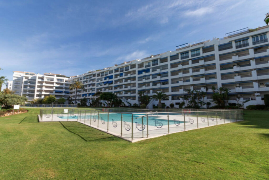 Middle Floor Apartment Puerto Banús Málaga - image 23