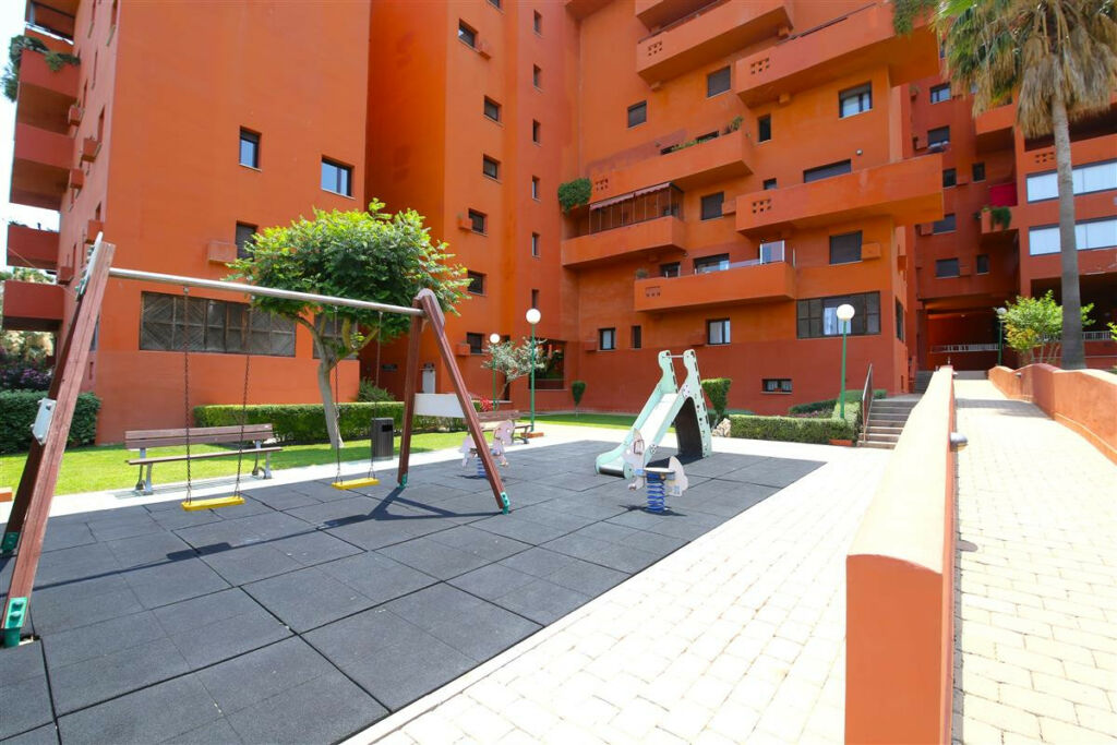 Middle Floor Apartment Estepona Málaga - image 23