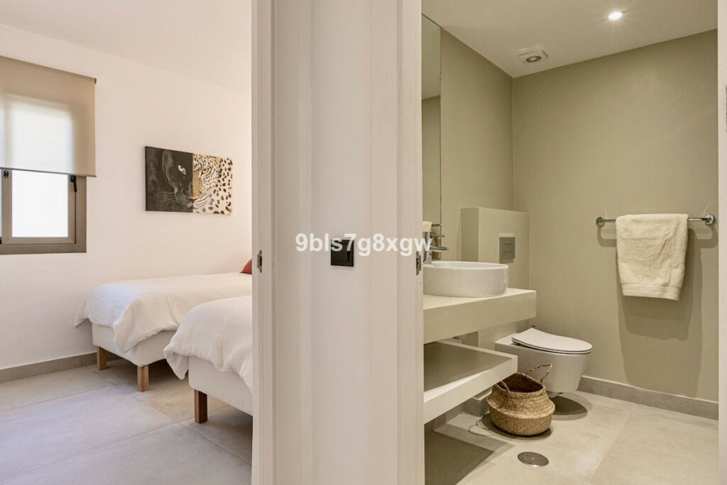 Middle Floor Apartment Benahavís Málaga - image 22